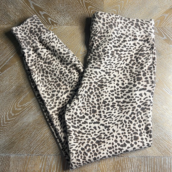 MONROW Leopard Movement Jogger in Ice Coffee XS - Picture 12 of 13